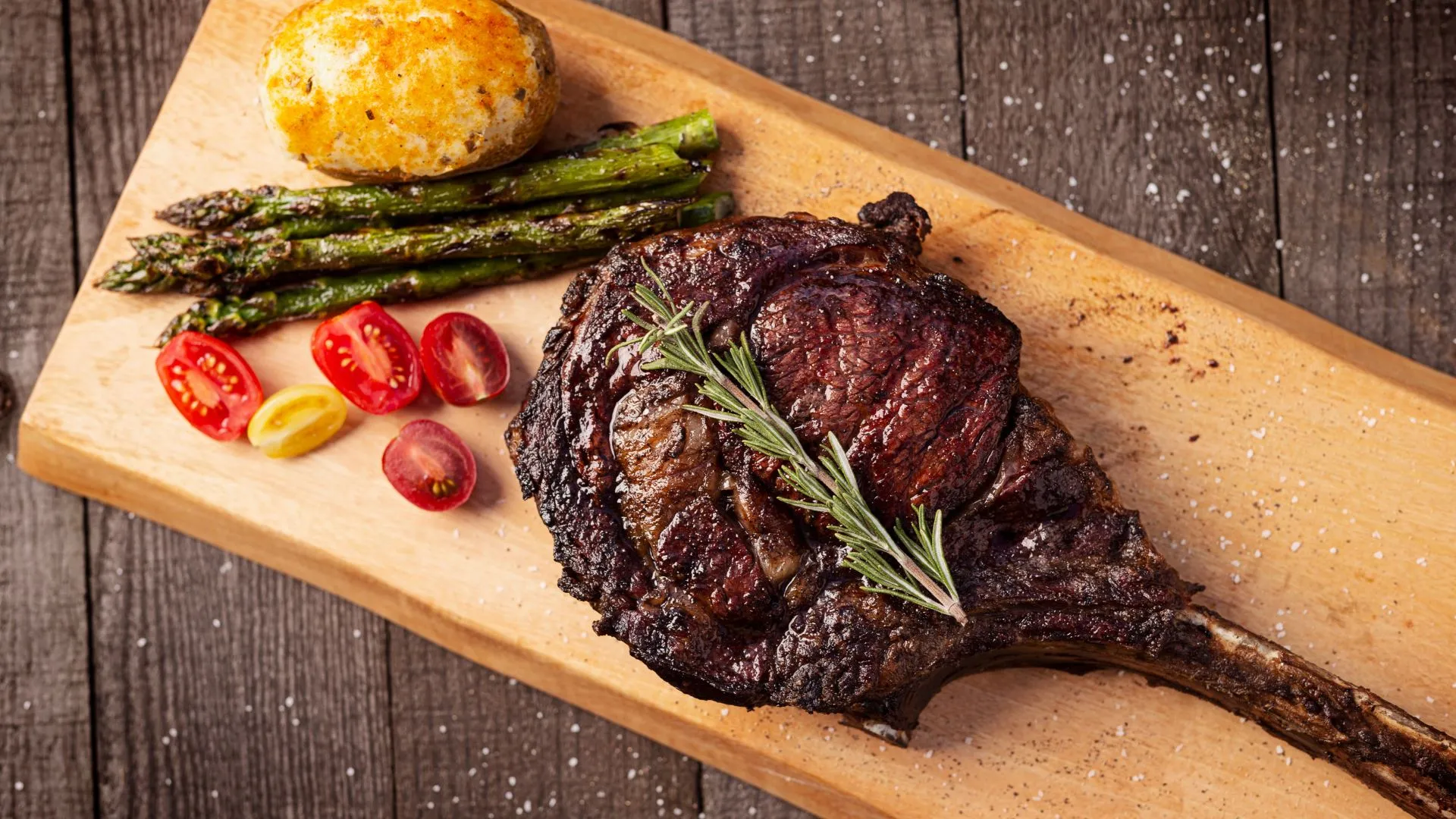 Tomahawk de res a la parrilla, corte premium de Market d'Lago